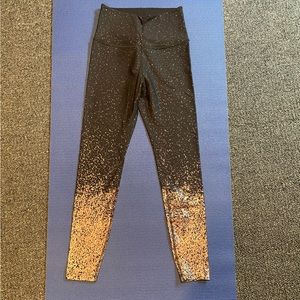 Beyond Yoga glitter leggings black & gold